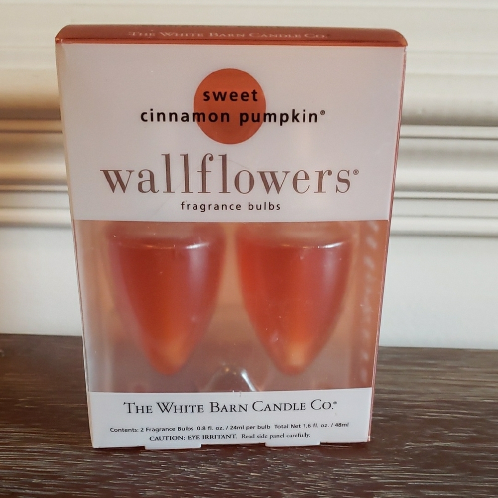 New! Bath & Body Works Wallflower Sweet Cinnamon Pumpkin (2 bulb refills) Rare!